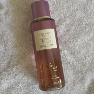 NWT Victoria's Secret Velvet Petals Vacation Mist